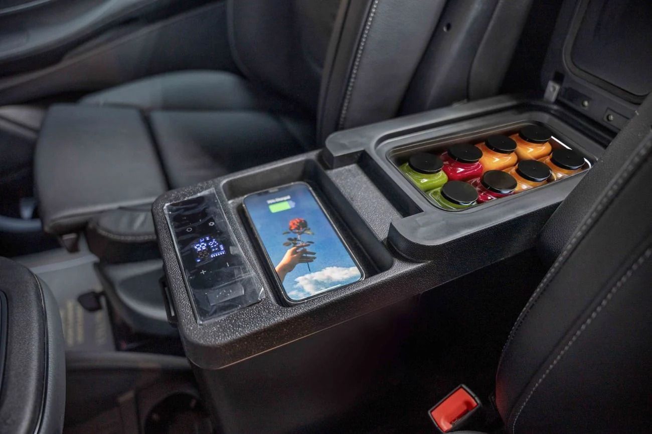Mercedes-Benz V300 Avantgarde VIP rear cabin interior